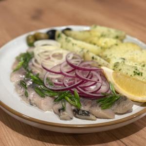 Оселедець з картоплею та зеленню